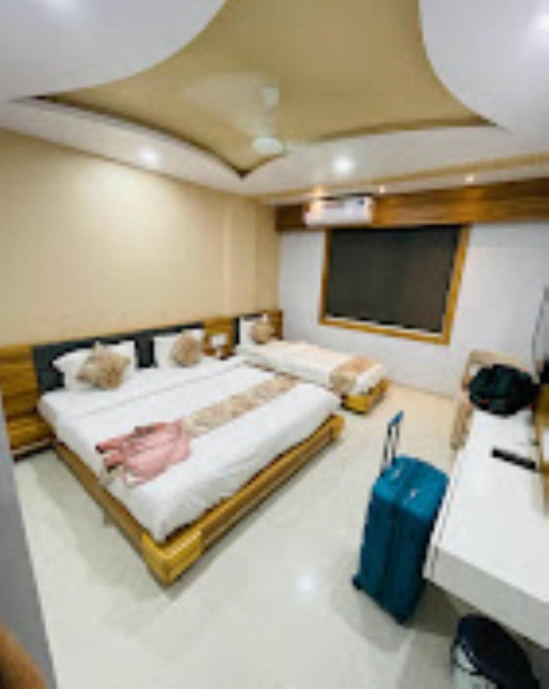 Hotel Krish , Somnath Ngoại thất bức ảnh