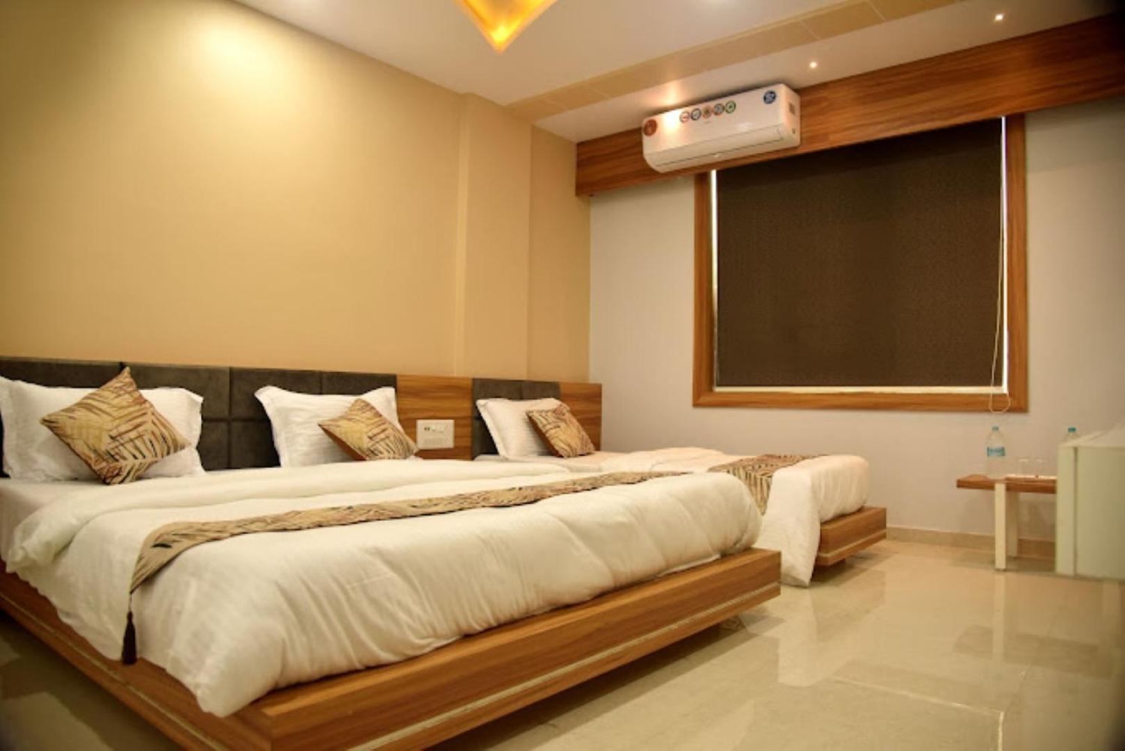 Hotel Krish , Somnath Ngoại thất bức ảnh