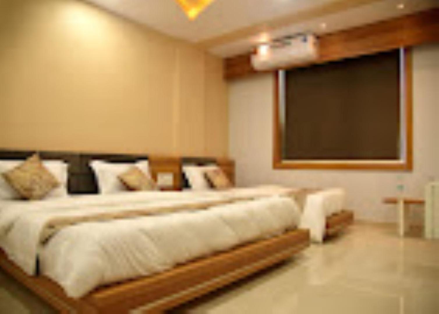 Hotel Krish , Somnath Ngoại thất bức ảnh